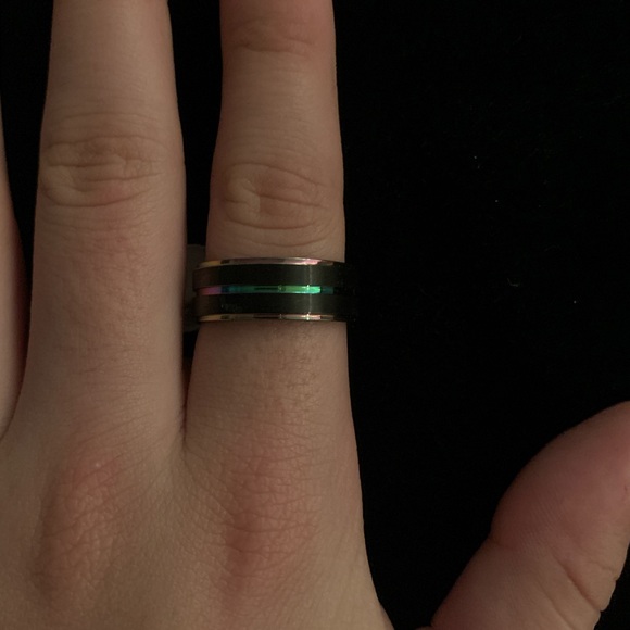 Jewelry: Ring - Picture 2 of 2